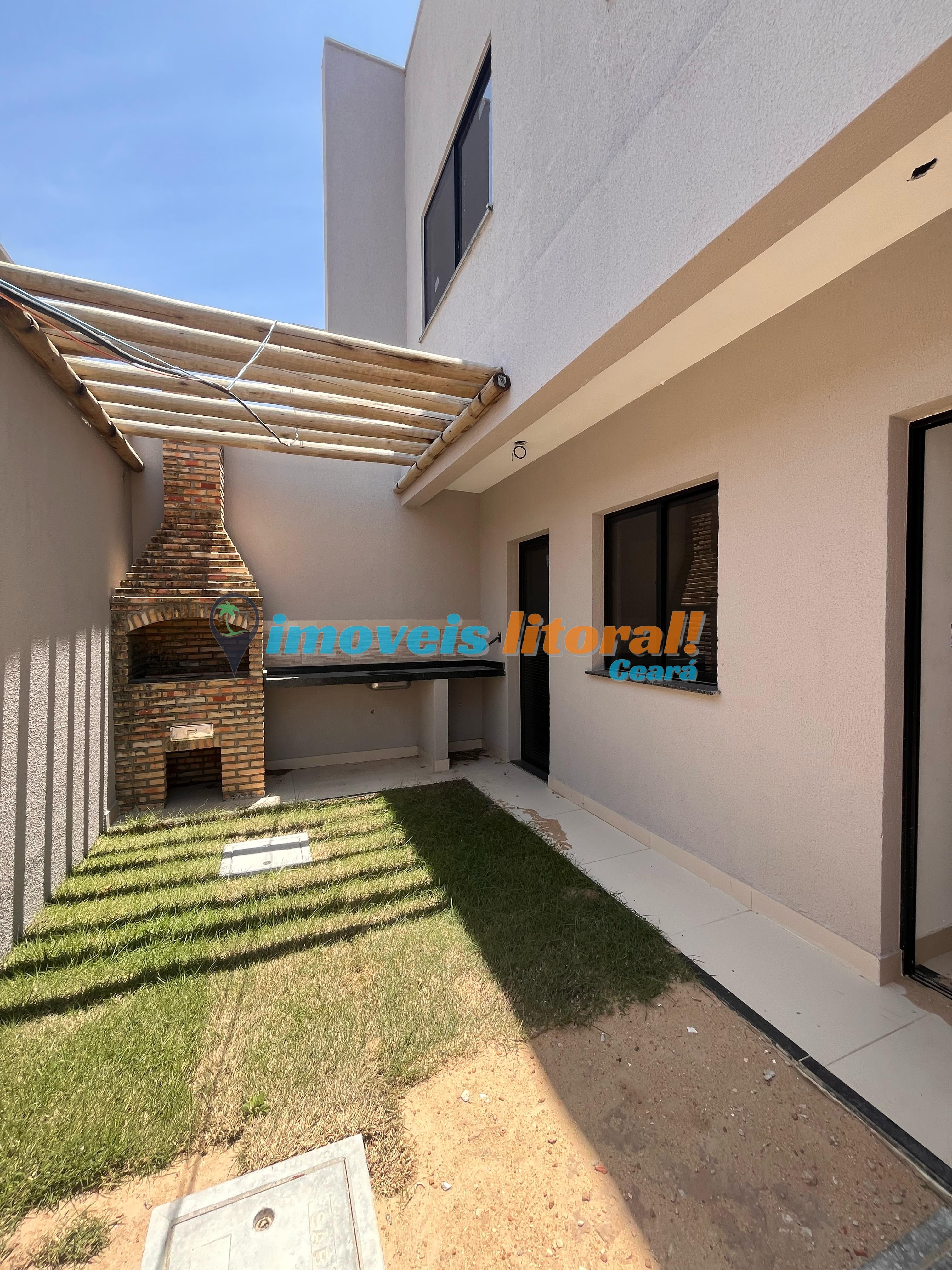 CASA DUPLEX EM CONDOMÍNIO