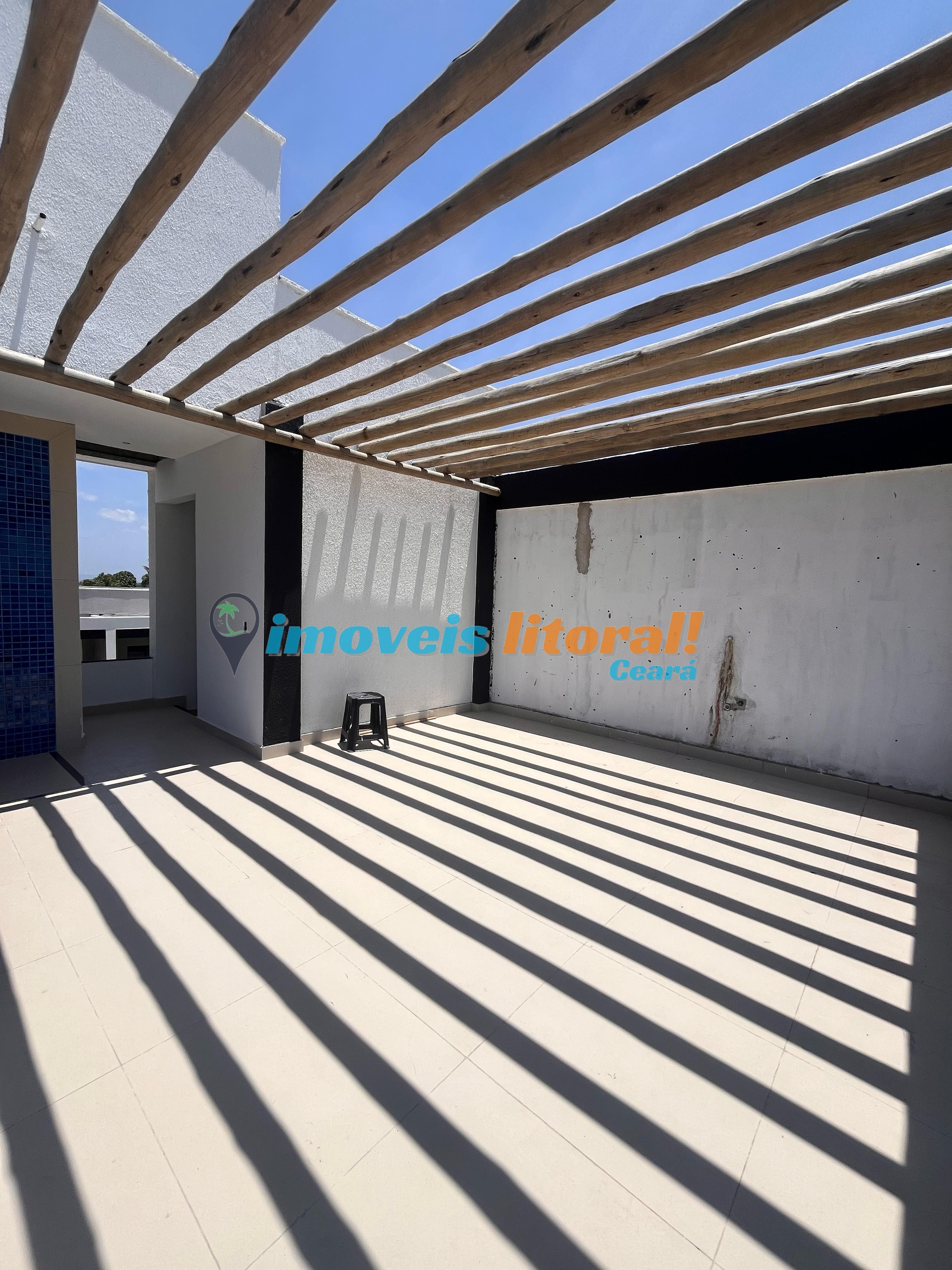 CASA DUPLEX EM CONDOMÍNIO